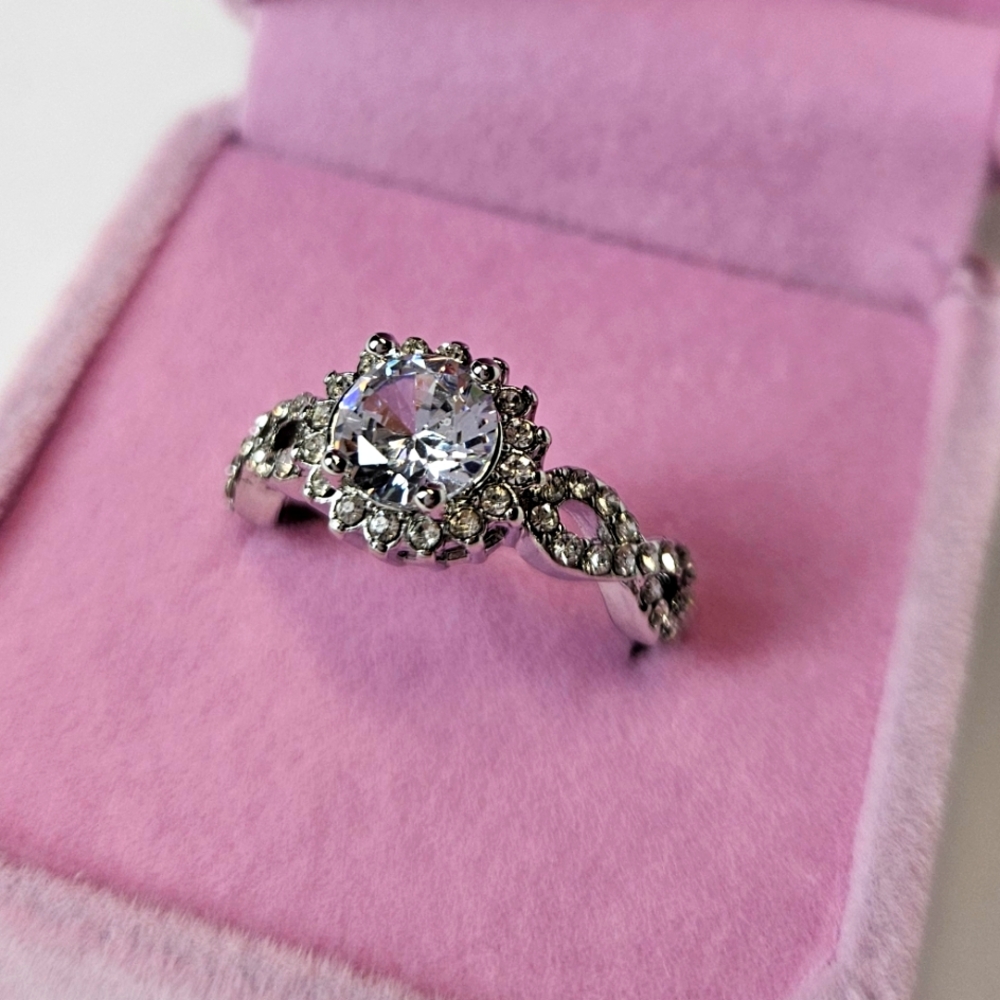 Elegant Silver-Toned Women's Ring (NWOT)